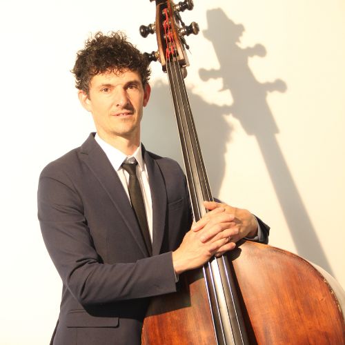 baptiste morel, contrebassiste et chanteur, jazz pour mariages et évènementiel