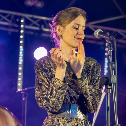 gabrielle sandman, chanteuse, cha,son française et variété internationnale