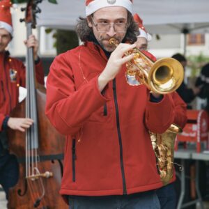 fanfare déambulation, seine et marne, musique festive et dansante