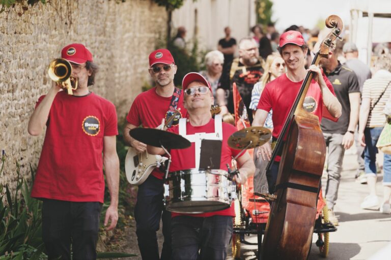 fanfare festive en déambulation musicale seine et marne, loiret